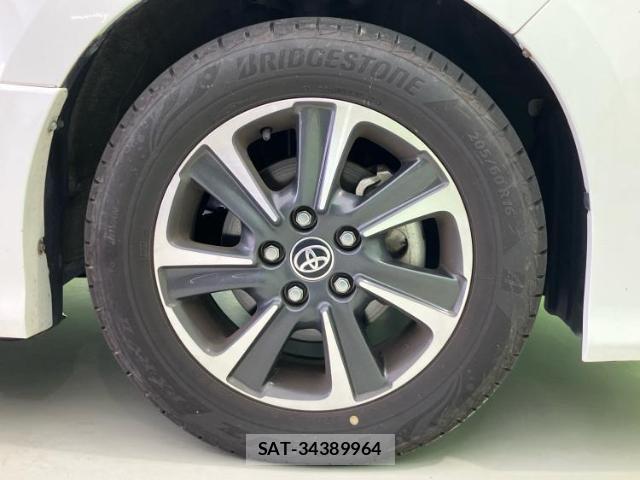 Toyota VOXY 2021-07 8374132-17
