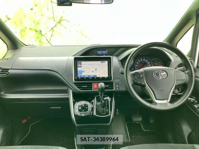 Toyota VOXY 2021-07 8374132-3
