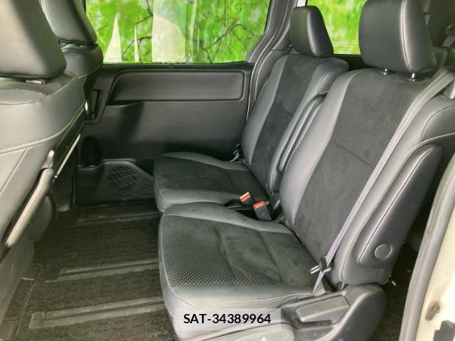 Toyota VOXY 2021-07 8374132-6
