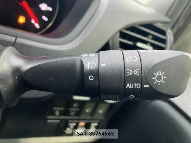 Toyota VOXY 2019-11 8374140-15