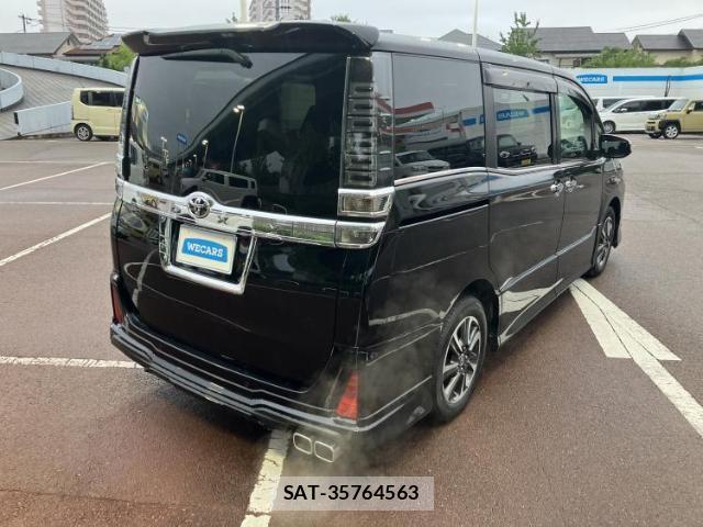Toyota VOXY 2019-11 8374140-2