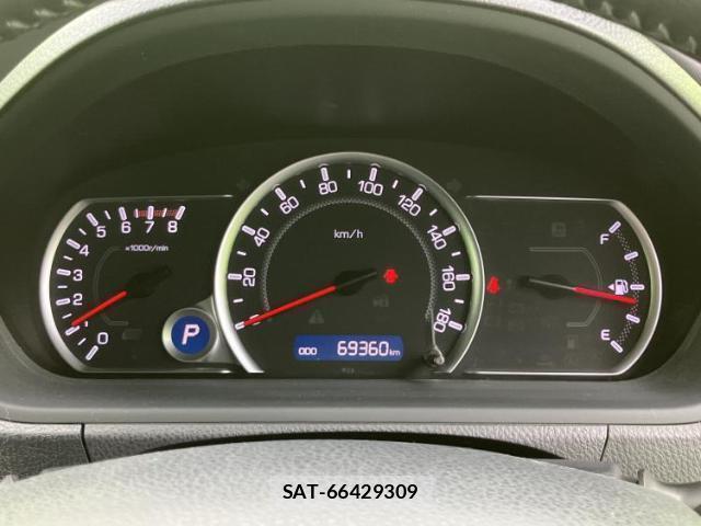 Toyota VOXY 2014-10 8374166-13