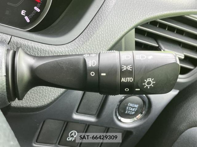 Toyota VOXY 2014-10 8374166-15