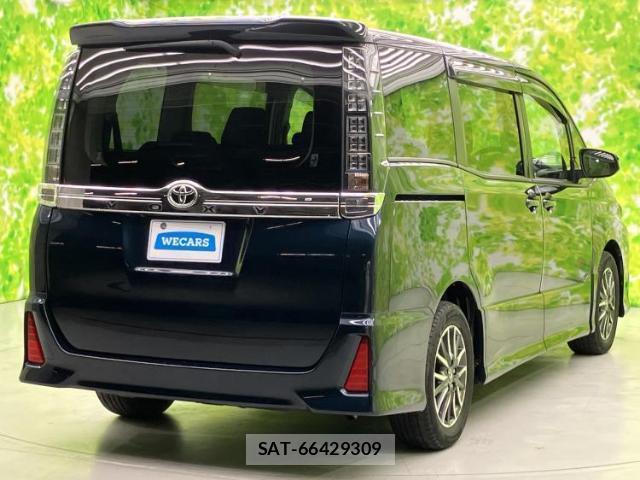 Toyota VOXY 2014-10 8374166-2