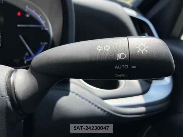 Toyota VOXY 2024-08 8374175-16