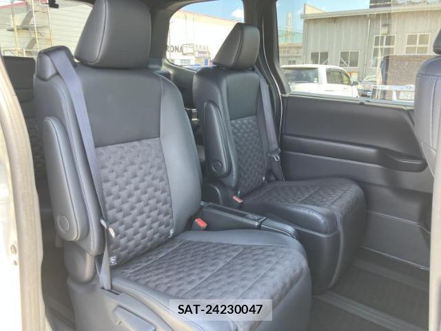 Toyota VOXY 2024-08 8374175-4