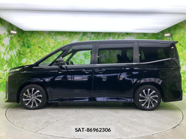Toyota VOXY 2022-07 8374186-1