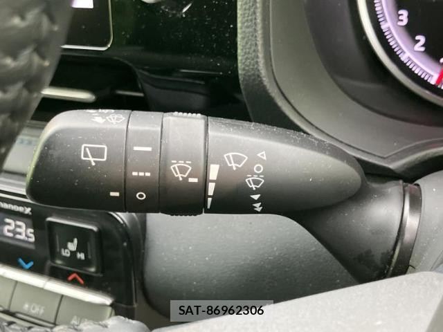 Toyota VOXY 2022-07 8374186-15