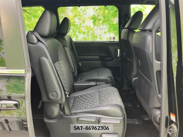 Toyota VOXY 2022-07 8374186-4