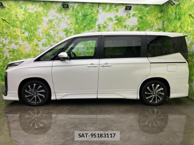 Toyota VOXY 2025-06 8374202-1