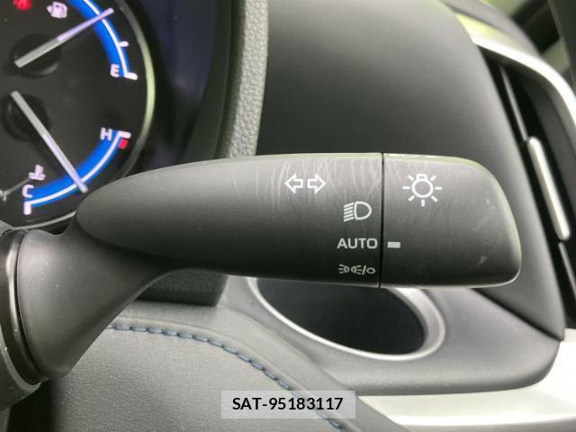 Toyota VOXY 2025-06 8374202-14