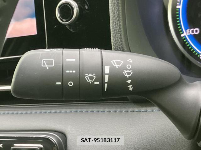 Toyota VOXY 2025-06 8374202-15