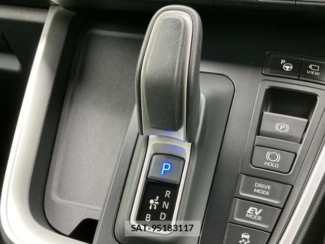 Toyota VOXY 2025-06 8374202-16