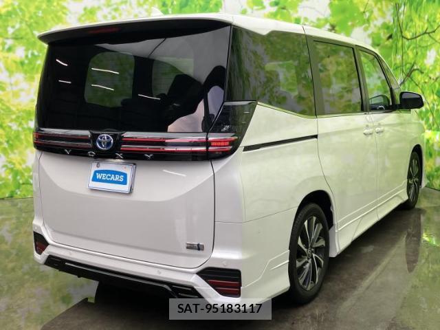 Toyota VOXY 2025-06 8374202-2