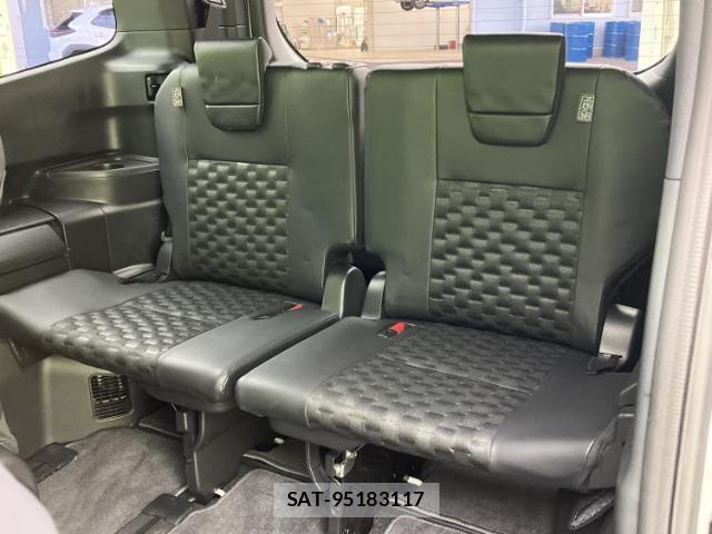 Toyota VOXY 2025-06 8374202-7