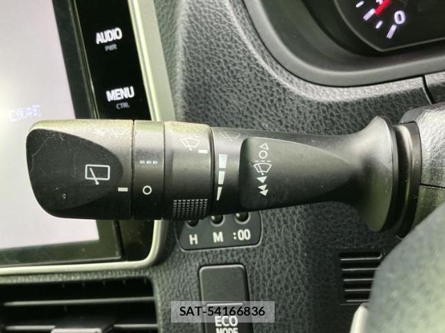 Toyota VOXY 2018-02 8374209-14