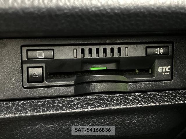 Toyota VOXY 2018-02 8374209-17