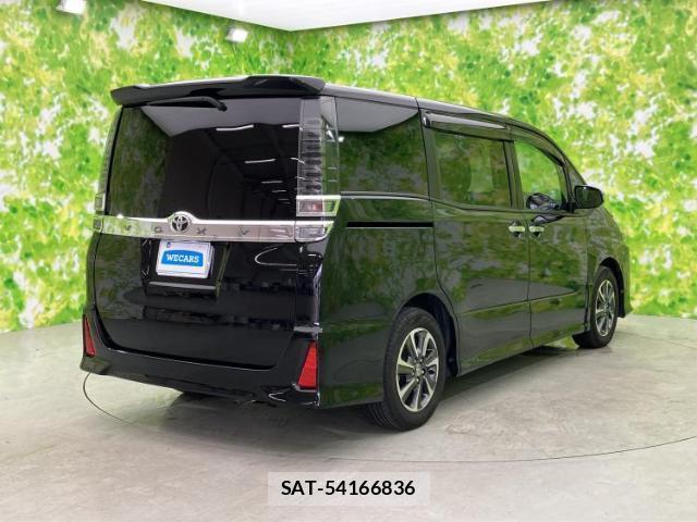 Toyota VOXY 2018-02 8374209-2