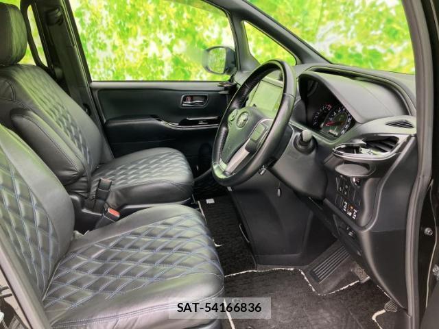 Toyota VOXY 2018-02 8374209-4