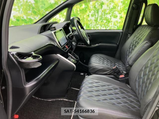 Toyota VOXY 2018-02 8374209-5