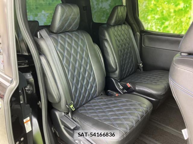 Toyota VOXY 2018-02 8374209-6