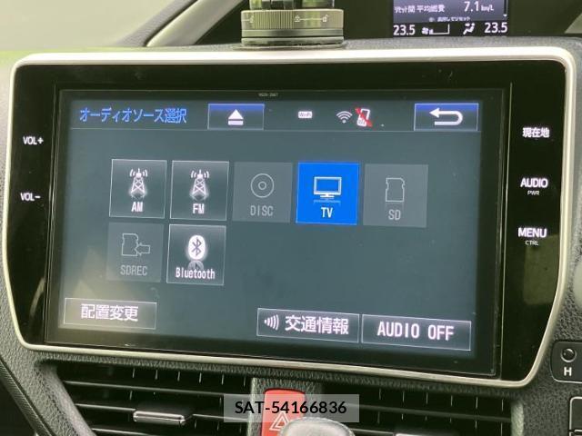 Toyota VOXY 2018-02 8374209-9