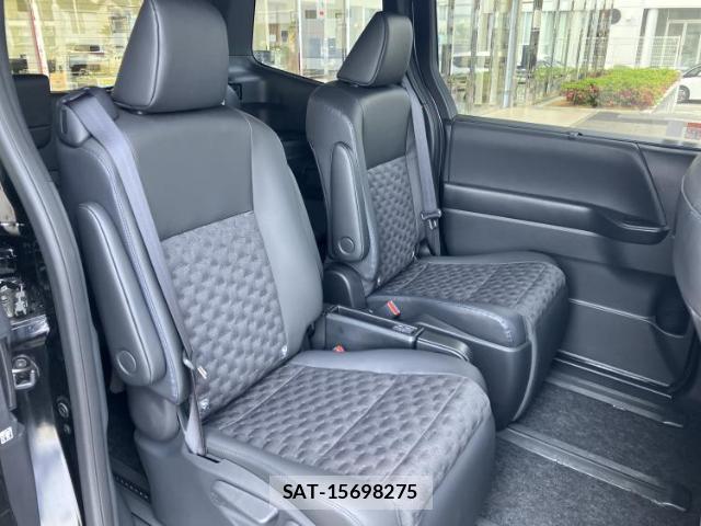 Toyota VOXY 2025-02 8374281-4