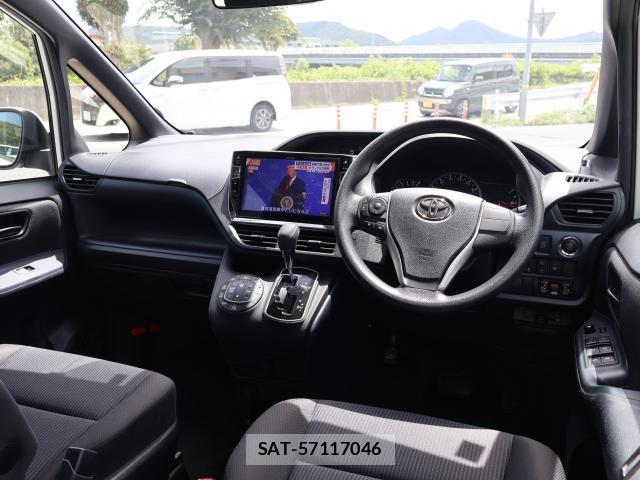Toyota VOXY 2016-08 8374345-1