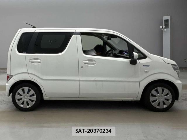 Suzuki WAGON R 2021-08 8372824-3
