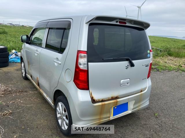 Suzuki WAGON R 2013-08 8373018-12