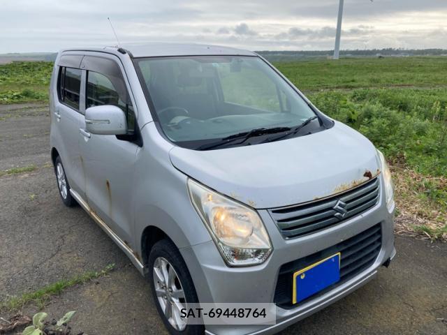 Suzuki WAGON R 2013-08 8373018-2