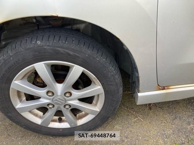 Suzuki WAGON R 2013-08 8373018-6