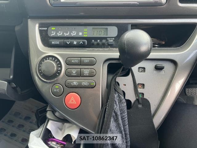 Toyota WISH 2004-02 8372483-6