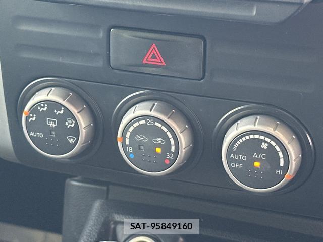 Nissan X-TRAIL 2013-07 8372582-3