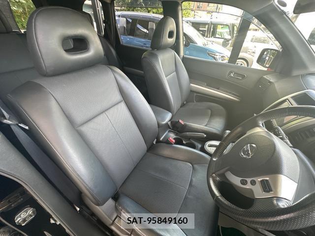 Nissan X-TRAIL 2013-07 8372582-6