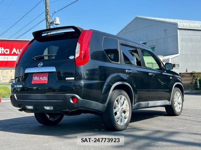 Nissan X-TRAIL 2013-10 8373775-13