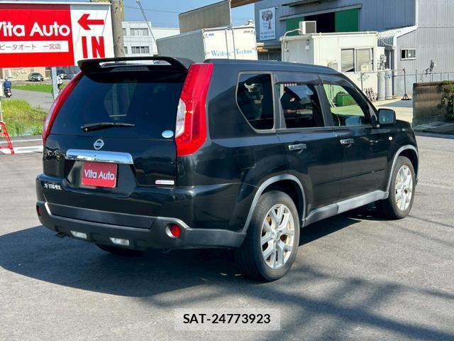 Nissan X-TRAIL 2013-10 8373775-14