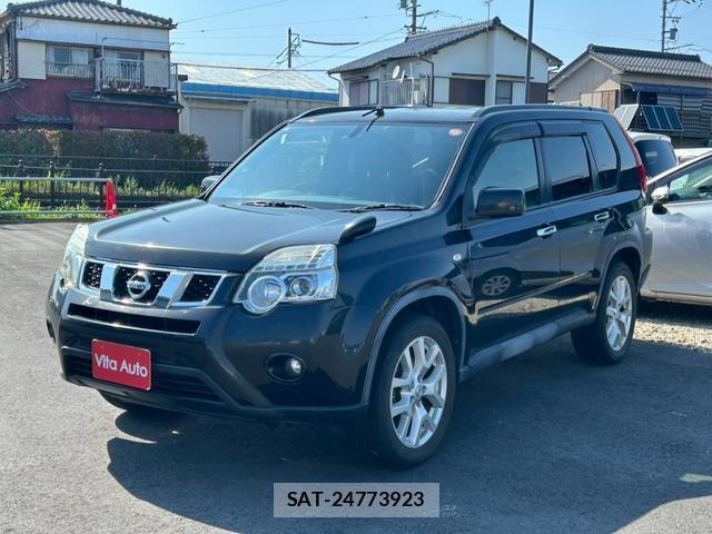 Nissan X-TRAIL 2013-10 8373775-15