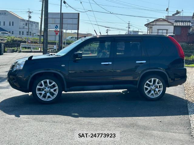 Nissan X-TRAIL 2013-10 8373775-16