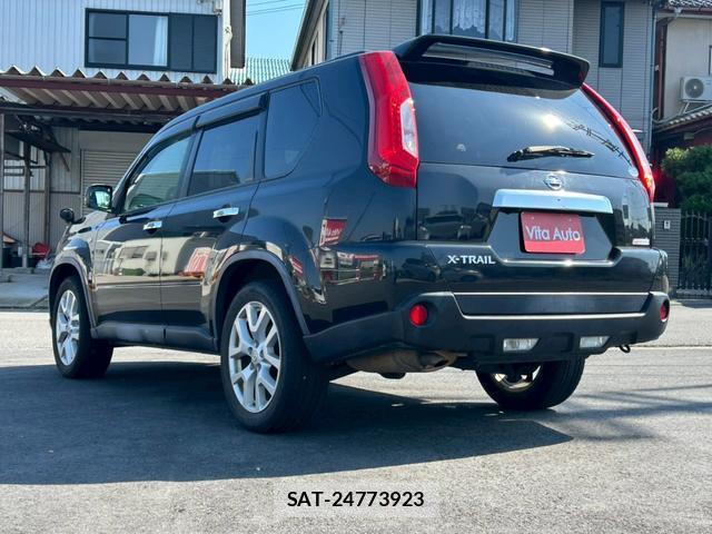 Nissan X-TRAIL 2013-10 8373775-18