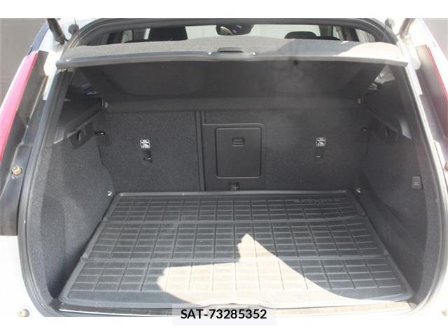 Volvo XC40 2020-12 8373548-11