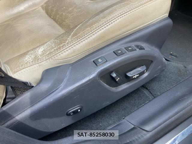 Volvo XC60 2016-08 8373008-10