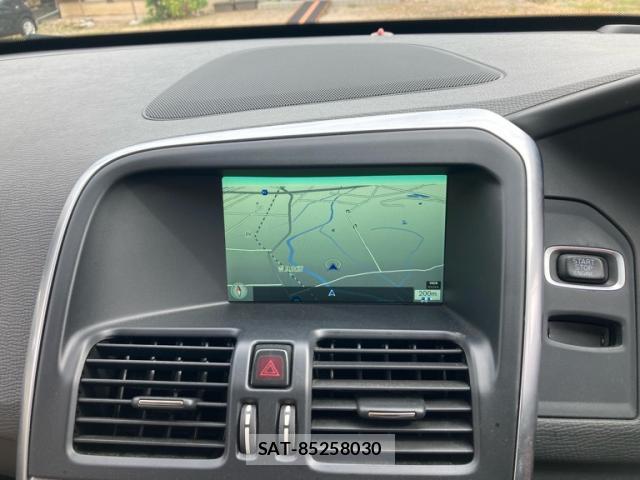 Volvo XC60 2016-08 8373008-11