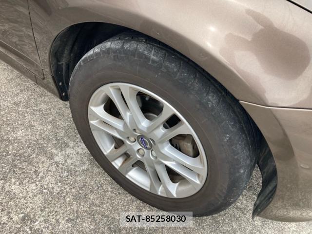 Volvo XC60 2016-08 8373008-12