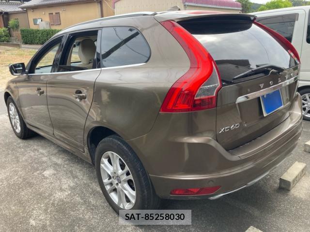 Volvo XC60 2016-08 8373008-13