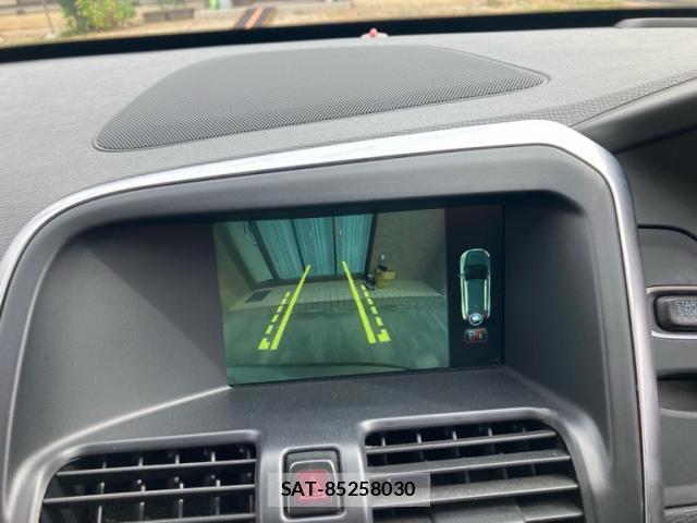 Volvo XC60 2016-08 8373008-15