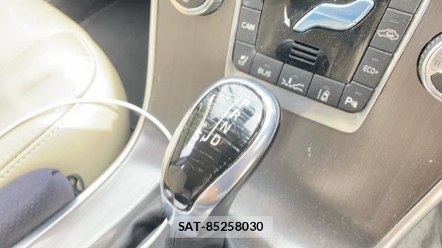 Volvo XC60 2016-08 8373008-18