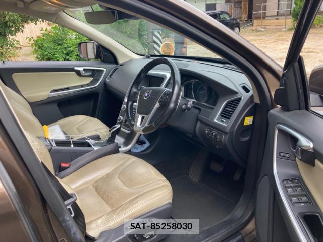 Volvo XC60 2016-08 8373008-4