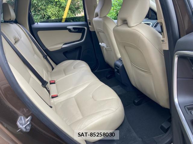 Volvo XC60 2016-08 8373008-5