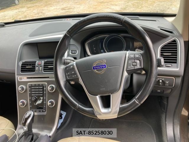 Volvo XC60 2016-08 8373008-8